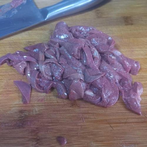 第1步,猪肝切片.