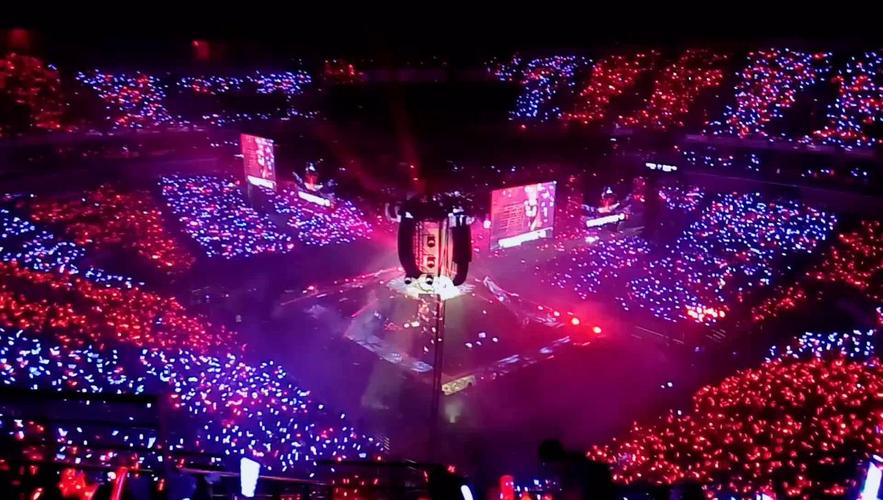 华晨宇鸟巢演唱会秀高空翻,华晨宇为什么总能带给我们