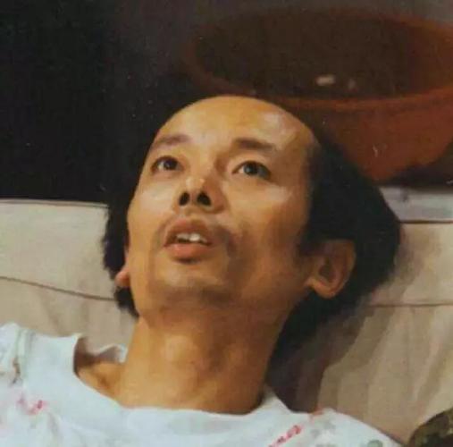 葛优隐藏多年的老婆曝光被网友嘲笑长得丑一生无子却受宠20年