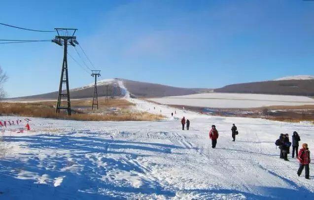 滑雪场地址:纺织城东南方向6公里处水安路86号(西安航空旅游职业技术