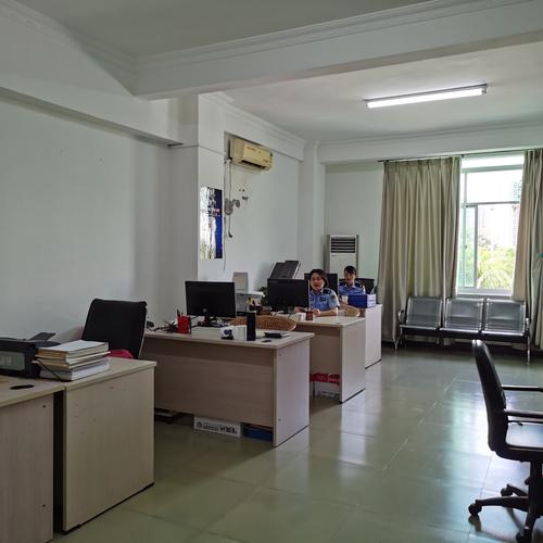 4,09时09分,特勤大队办公室,物品摆放整齐,办公秩序良好.