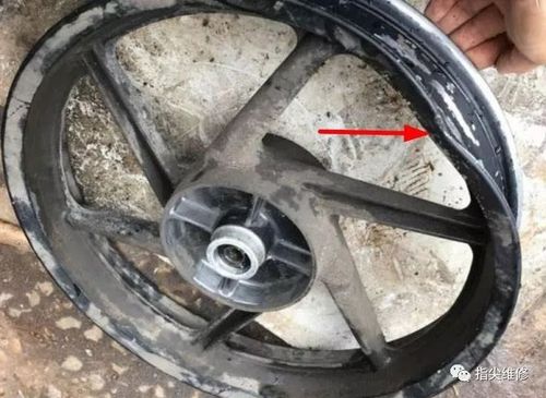 全手工操作,完美修复碰撞变形的摩托车轮胎钢圈