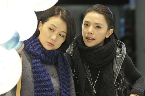 因在电视娱乐    电视剧《幸福满满》讲述了李秋来在婚礼现场放弃了