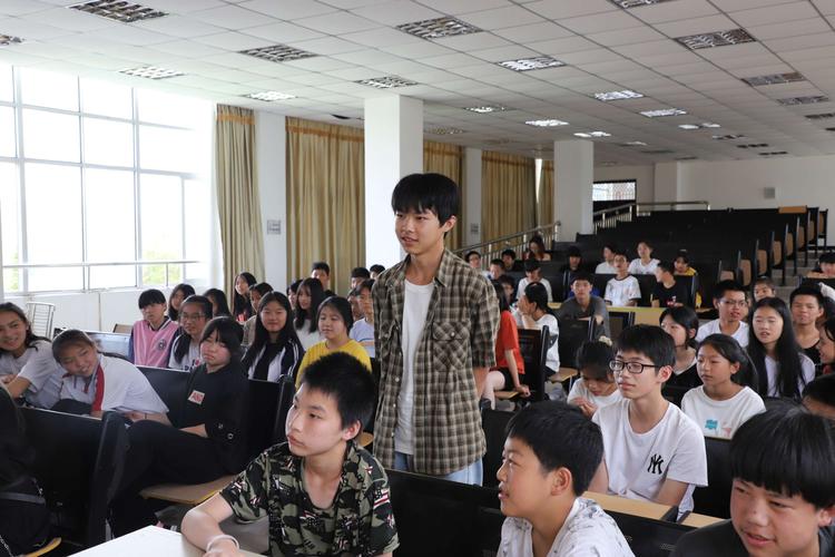 携手并肩 护航成长——闽侯县大湖中学举行法治副校长聘任仪式暨"法治