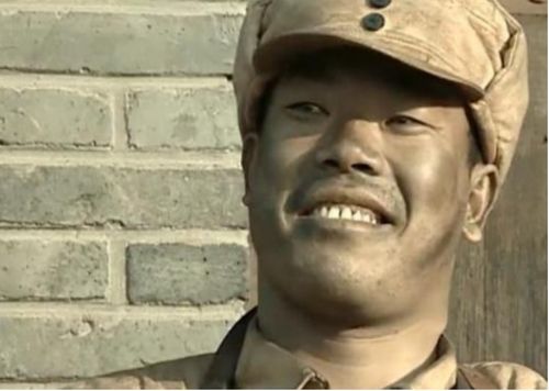 亮剑中最亮眼的龙套小兵,王有胜的表情不算啥,他的演技更爆表