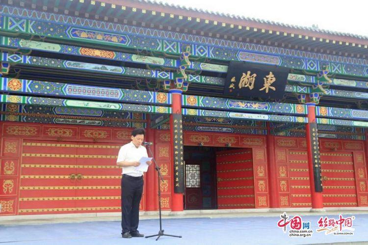 2,中共凤翔县委副书记,县政府县长霍铁桥致辞.
