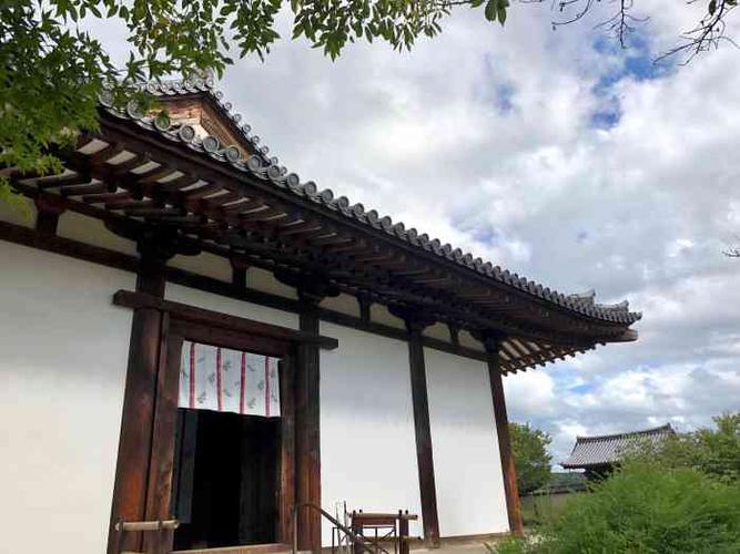 新药师寺-"新药师寺也是在奈良公园里面,外面看去不大.