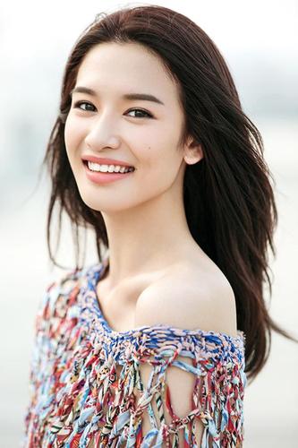 张柏嘉,1993年6月16日出生于广西南宁市,2011级上海戏剧学院学生,演员