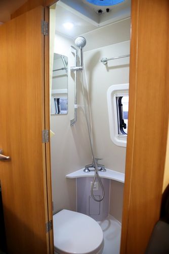 宇通b530房车 41.8万起售依维柯b型
