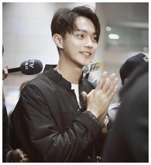 许凯被爆大量素颜生活照,最后一张你绝对认不出!