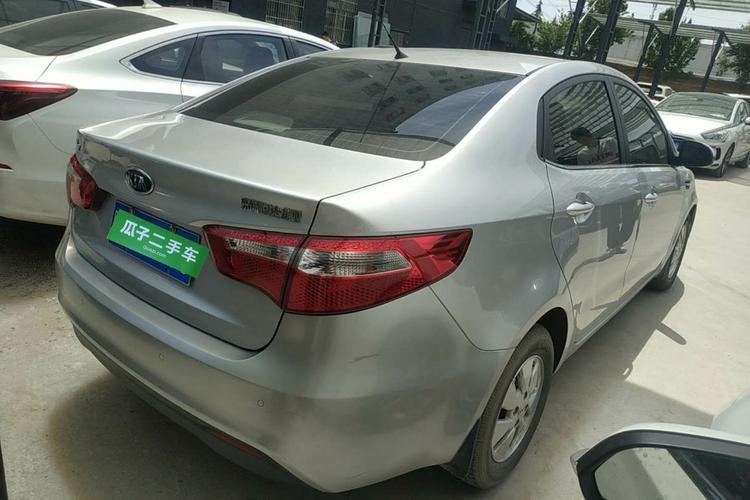 起亚k2 2011款 三厢 1.4l mt top