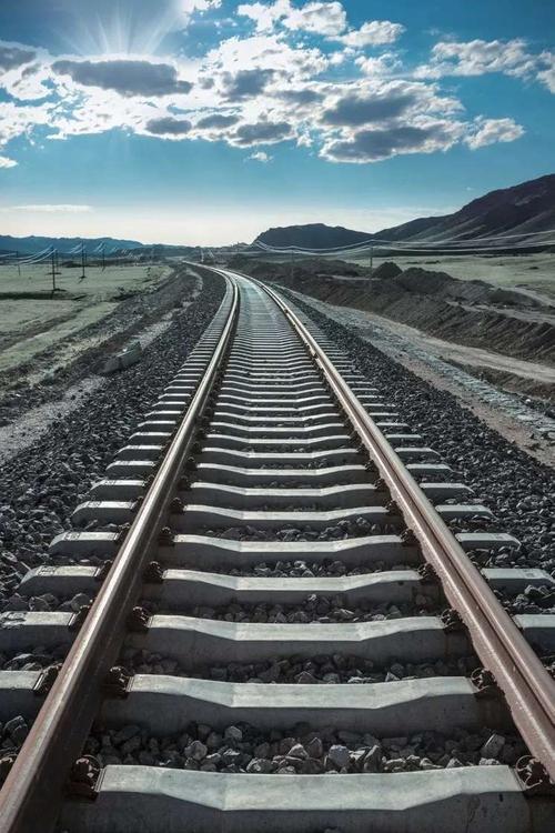 拍摄一幅优秀摄影作品,如何恰当地处理照片中的构图元素是非常关键的