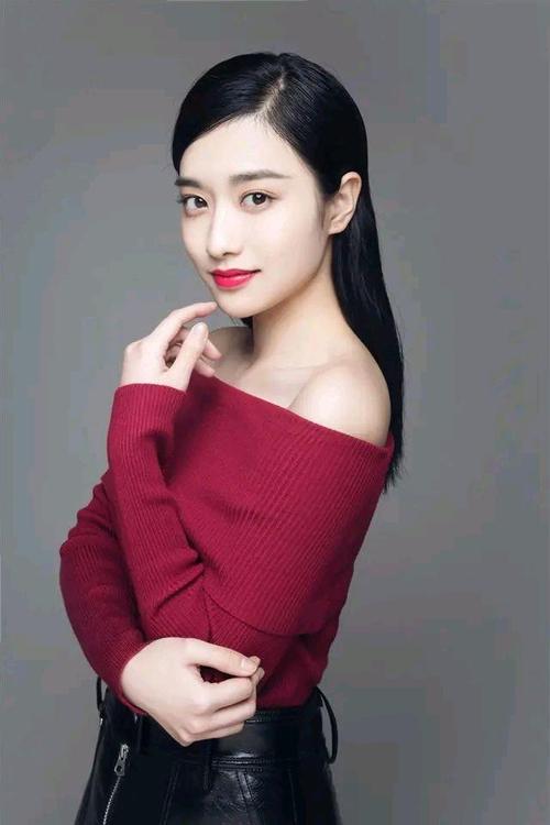 孙雪宁精美壁纸:美丽无双,性感优雅!