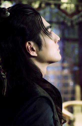 严屹宽是公认的古装美男,侠客邪魅一笑,m倒万千少女