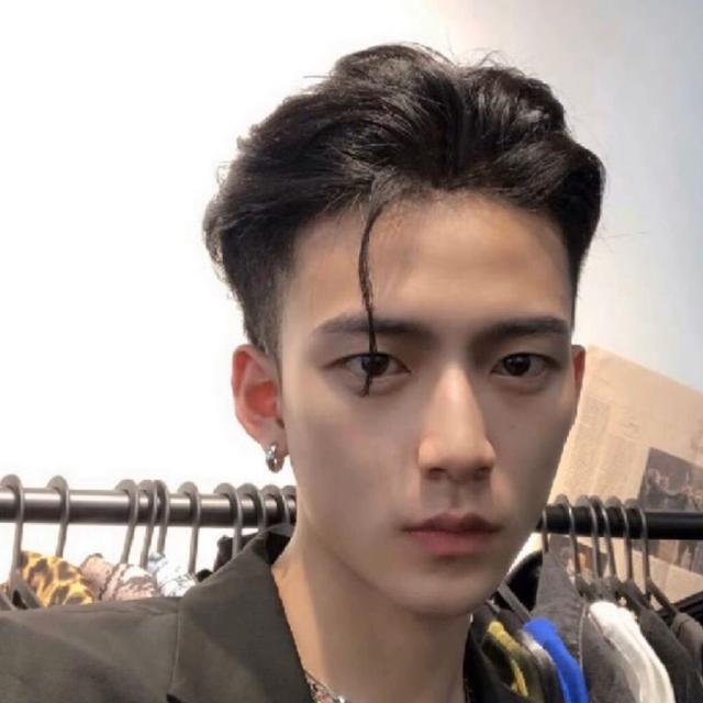 第4款:两边铲发型