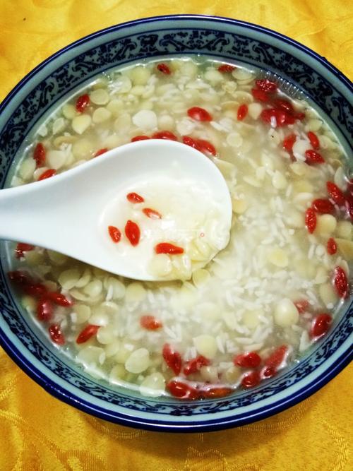 杏仁醪糟汤最正宗的做法,香味浓郁又好吃,教你一招,零失败