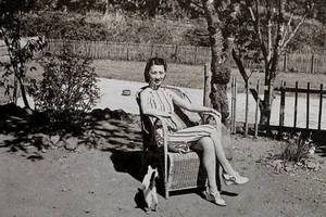 张学良在台湾被软禁期间拍摄的赵一荻照片: 此时的她