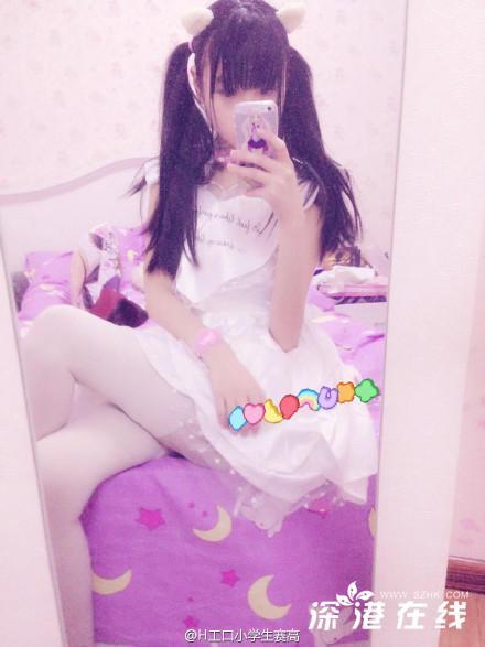 00后小学生晒性感自拍照半脱内裤风骚无比(图文)