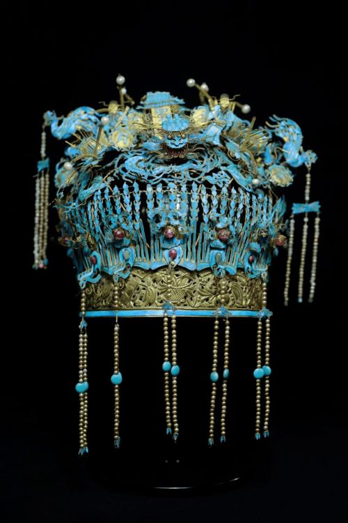 银鎏金点翠嵌宝凤冠,点翠,31cm×30×25cm,清咸丰,来自绣花张