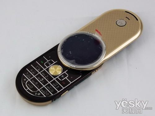 圆形蓝宝石屏幕 摩托罗拉r1黄金版售12800元