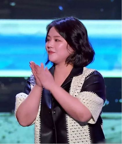 马思纯虽然不瘦,但胖的很真实,感觉笑容也变甜了不少