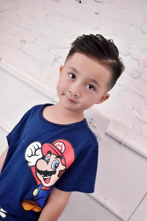 小男孩帅气油头发型图片_儿童发型_美发街