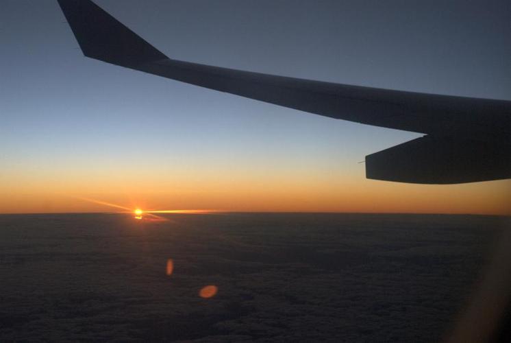 飞机上拍日出