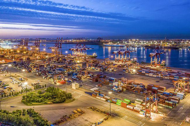 天津港上空现壮美晚霞