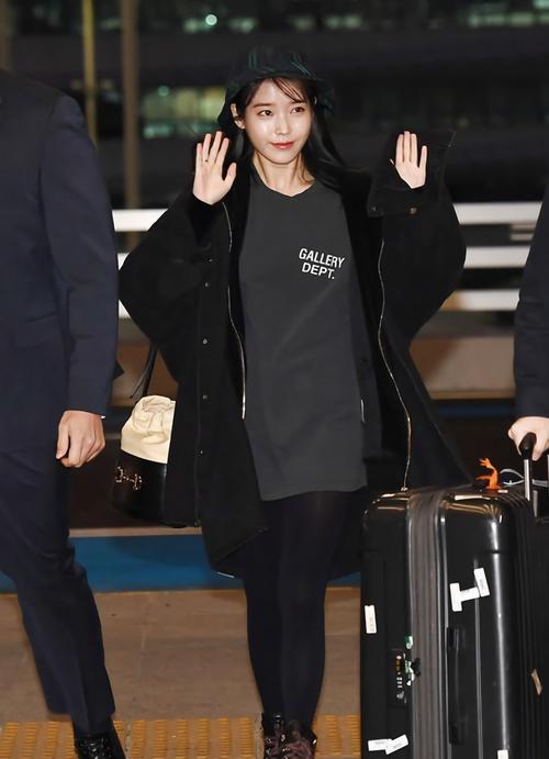 李知恩唯一一次穿丝袜,薄薄的一层透光,男友粉看到后不淡定了!