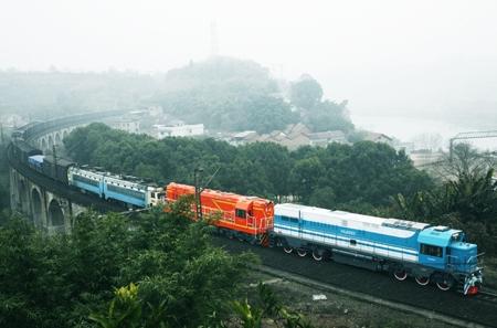 hxn6内燃机车获"准生证" 我国铁路新添世界领先技术节能环保型内燃机