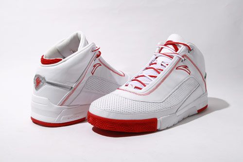 组图:火箭大前锋路易斯-斯科拉安踏装备欣赏