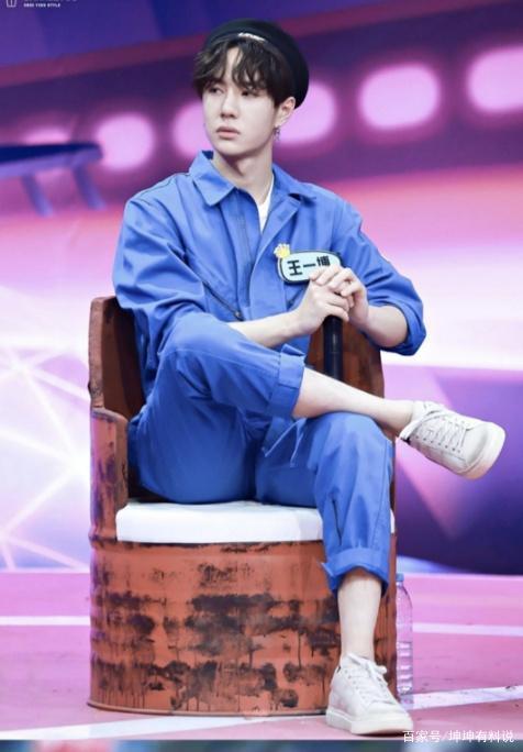 原来可以通过坐姿就能辨识王一博