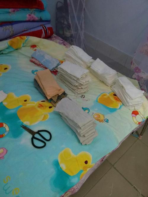 希望宝宝快点出生我都准备好了,这么多尿布应该够了吧,其他宝妈们准备