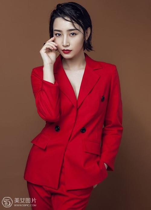 美女演员高艺涵性感湿发写真