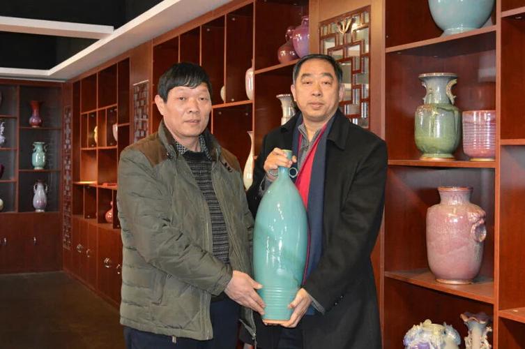 张胜利先生(右)