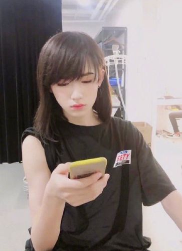 宋亚轩女装,我反正是心动了_网易订阅