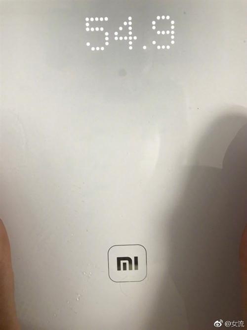 清华美女主播晒体重小米99元神器亮了