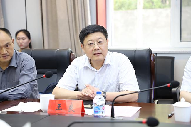 省人大常委会副主任王良到莱芜区开展联系代表活动