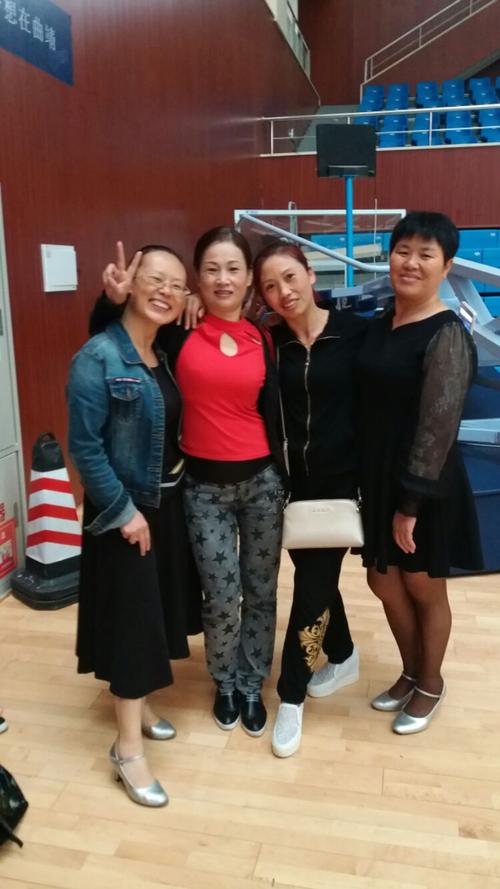 和王芳老师合影