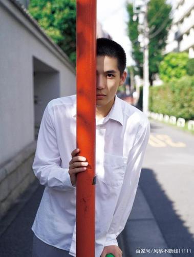 我以为寸头是王安宇颜值的顶峰,如果你看到他的"光头