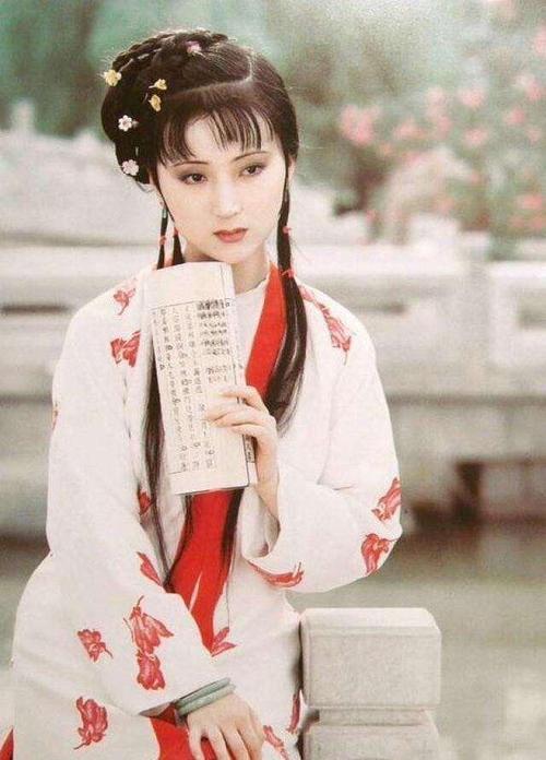 贾雨村每次见贾政都要见贾宝玉为何对昔日的学生林黛玉闭口不提