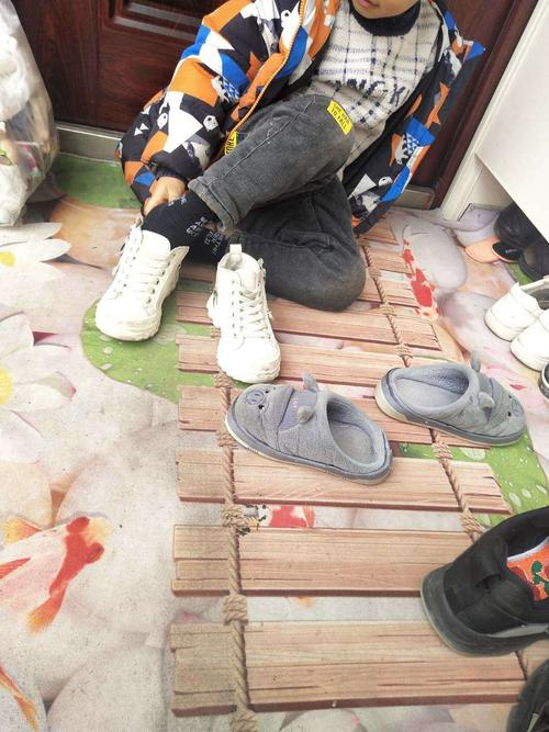 自己穿脱鞋袜!
