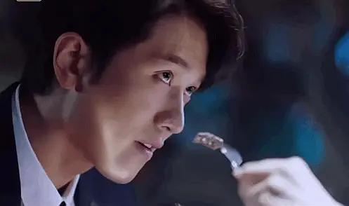 你们有没有觉得彭冠英和韩寒,这两人长得好像