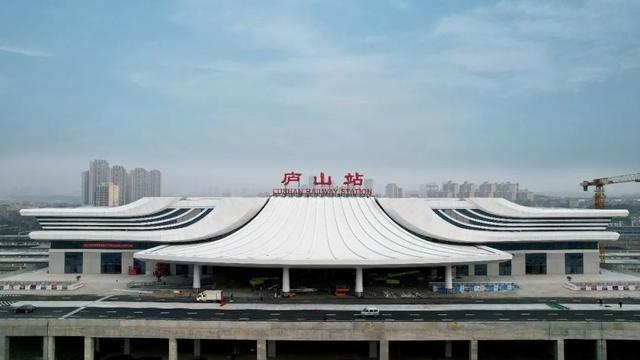 安九高铁最大站房庐山站西站房全面亮相