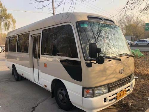 22座丰田考斯特中巴车