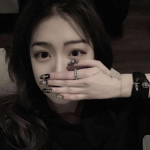 成熟个性女生头像酷酷的 是幸运是幸福