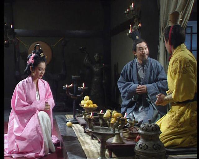 我们先来看王允是如何"献貂蝉"的.