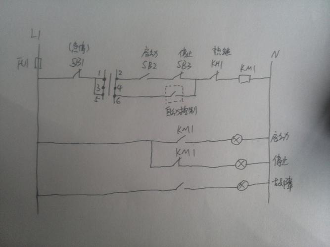 电气画图,一个三档转换开关启动,有3个灯,启动,停止,和故障,图如下