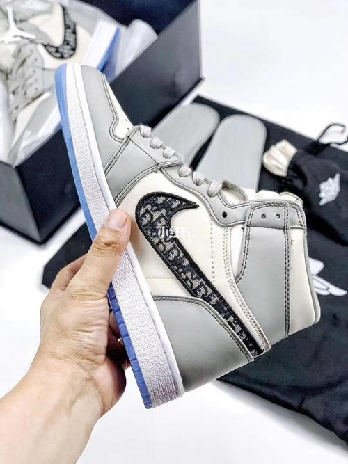 迪奥联名款灰色来哦_迪奥怎么样_时尚_鞋靴