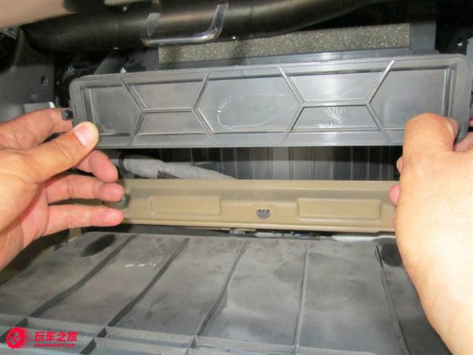 自己动手更换雅阁空调滤芯